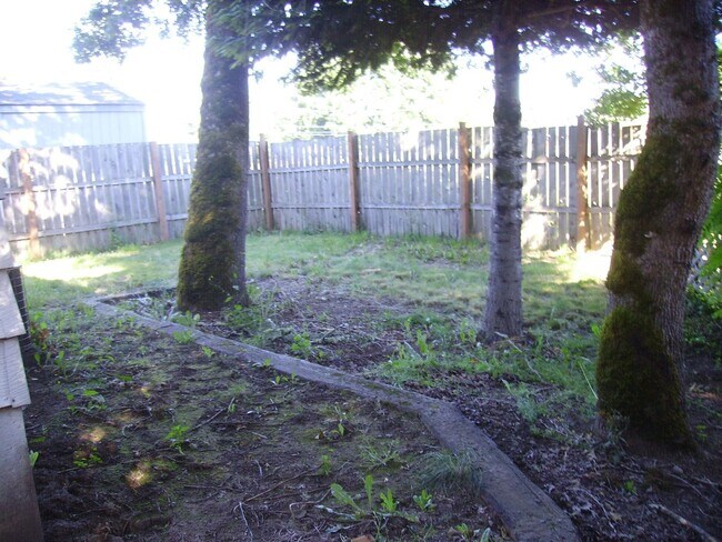 4155 Osage St in Sweet Home, OR - Building Photo - Building Photo