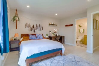 524 Telegraph Canyon Rd in Chula Vista, CA - Building Photo - Building Photo