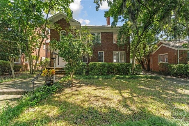 property at 206 E 46th St