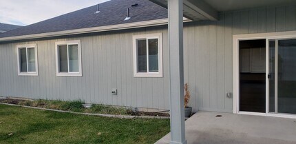 1404 E 6th St in Deer Park, WA - Building Photo - Building Photo