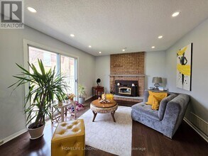 48 Fanshawe Dr in Richmond Hill, ON - Building Photo - Building Photo