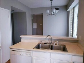 2002 N Fitzhugh Ave, Unit 1 in Dallas, TX - Foto de edificio - Building Photo