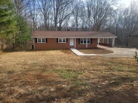 530 N Main St in King, NC - Building Photo