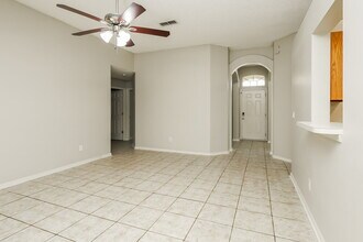 7811 Invermere Blvd N in Jacksonville, FL - Building Photo - Building Photo