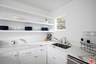 29233 Heathercliff Rd in Malibu, CA - Building Photo - Building Photo