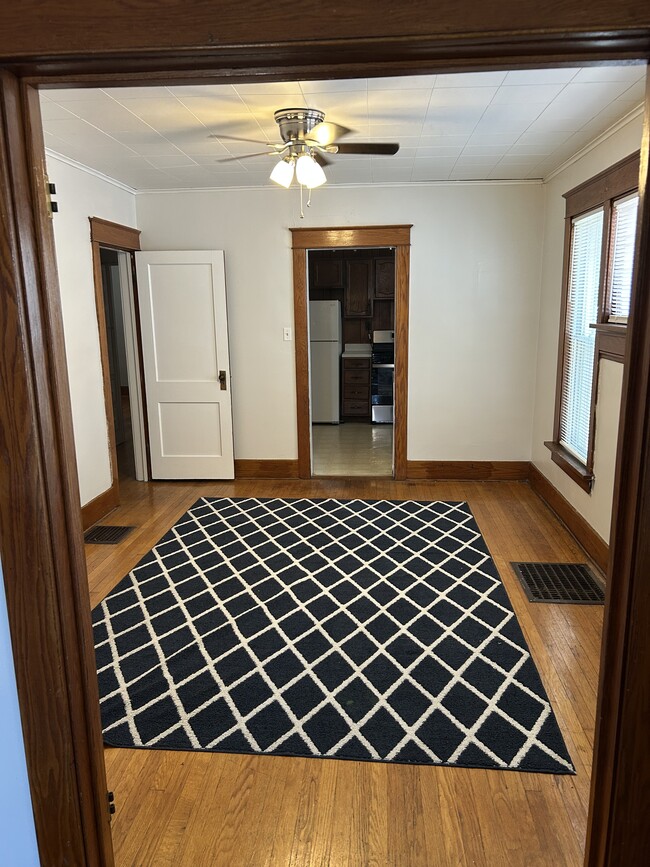 1123 W 24th St, Unit 1