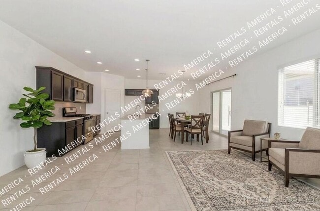 property at 7433 Via Casa Elegante