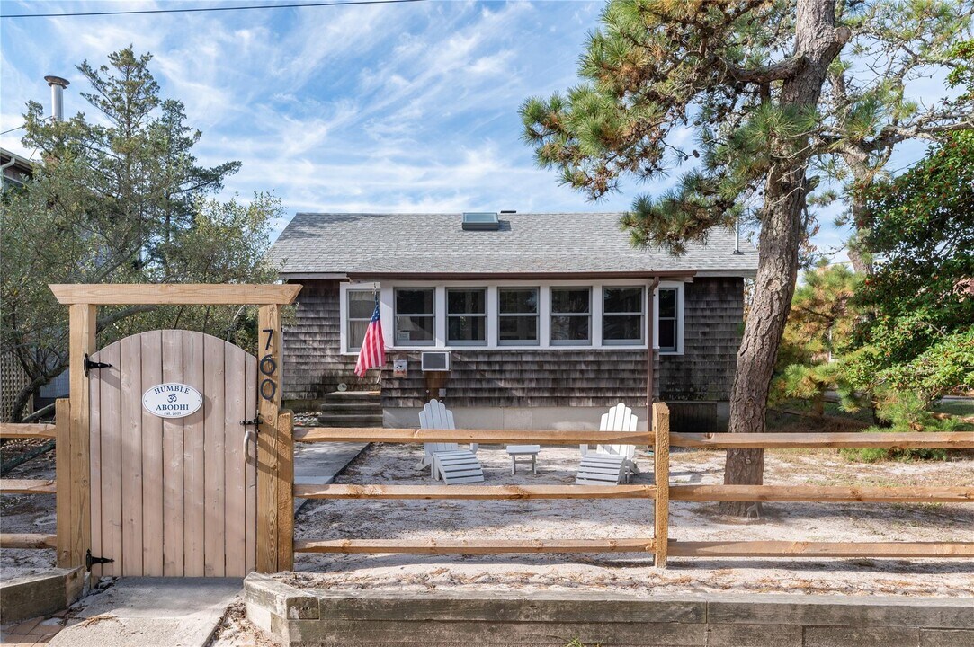760 Surf Rd in Ocean Beach, NY - Foto de edificio