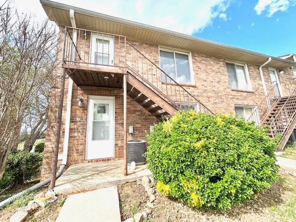 2016 Hobbs Rd SE in Huntsville, AL - Building Photo