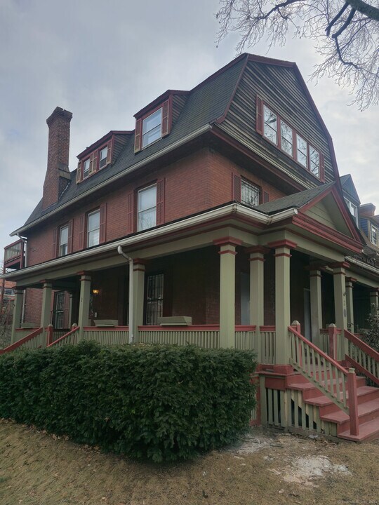 2 Park Terrace in Hartford, CT - Building Photo