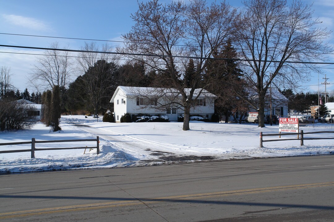 7381 N Genesee Rd in Mount Morris, MI - Building Photo