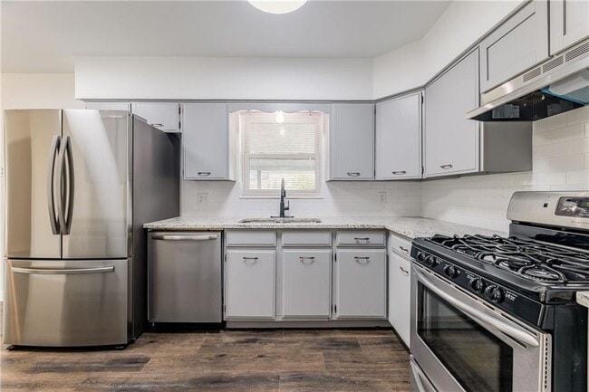 property at 1009 Field St