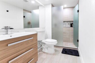 2128 N Miami Beach Blvd in North Miami Beach, FL - Building Photo - Building Photo