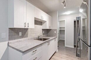 Camden Villa in Medicine Hat, AB - Building Photo