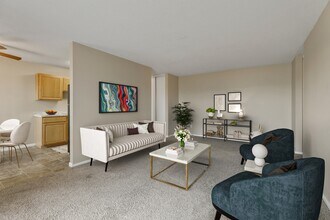 Northtown Village Apartments in Spring Lake Park, MN - Foto de edificio - Building Photo