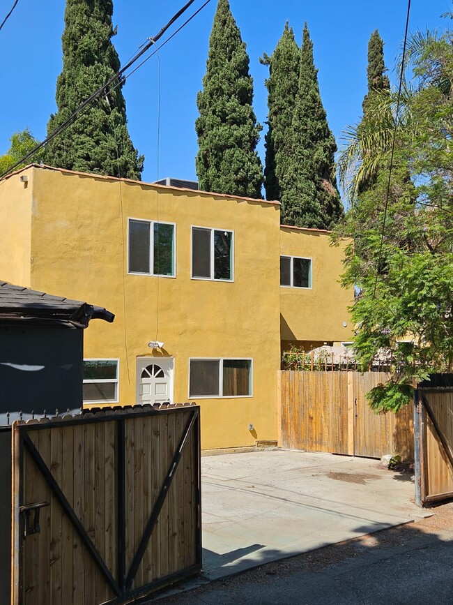 property at 2315 S Spaulding Ave