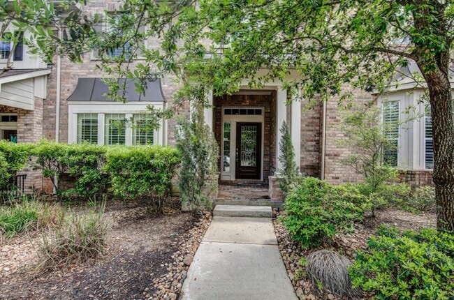 property at 62 E Pipers Green St