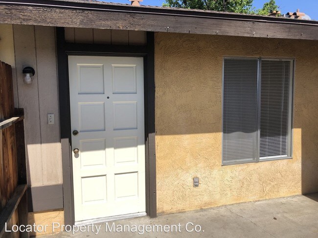 2804 N Half Moon Dr in Bakersfield, CA - Building Photo - Building Photo