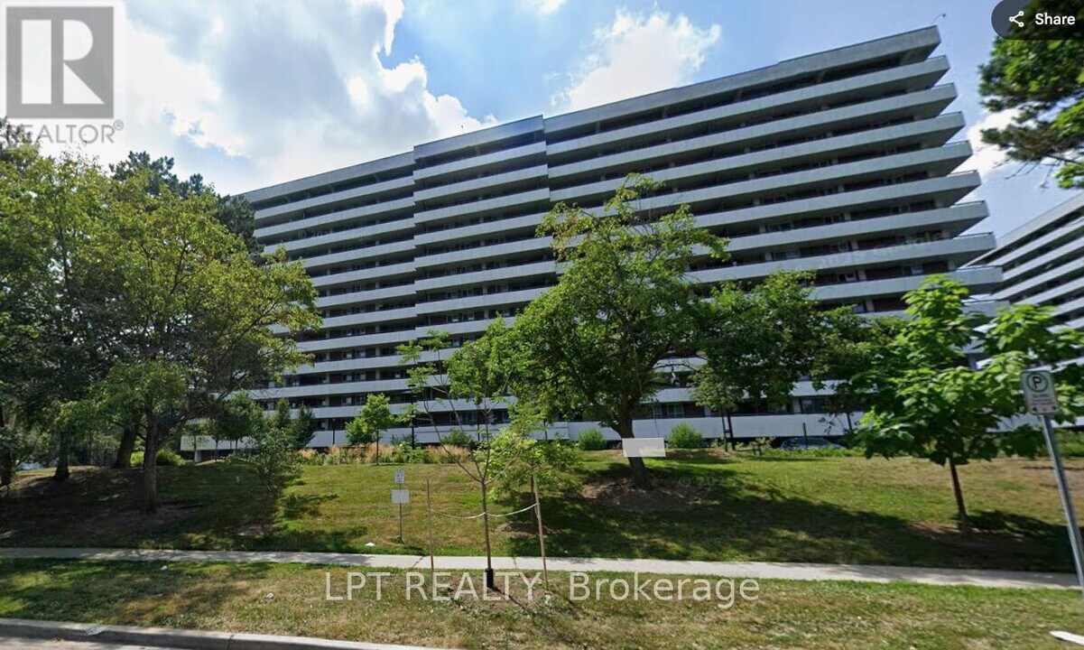 80 Inverlochy Blvd in Markham, ON - Building Photo