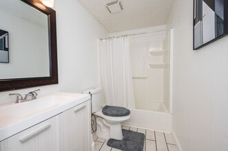 2737 Overdale Dr in Cincinnati, OH - Building Photo - Building Photo