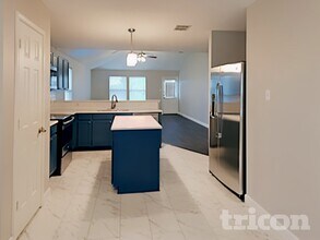 240 Pine Crest Dr in Justin, TX - Foto de edificio - Building Photo