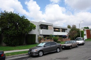 8371 Northgate Ave in Canoga Park, CA - Building Photo