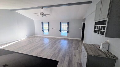 15865 Shatterway Ln, Unit Unit A in Willis, TX - Building Photo - Building Photo