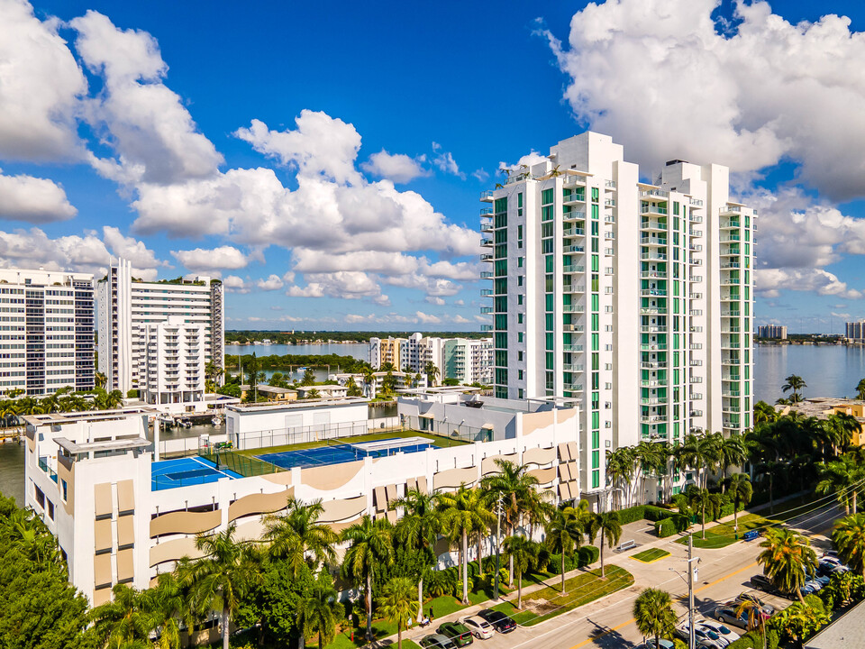 Eloquence on the Bay in North Bay Village, FL - Building Photo