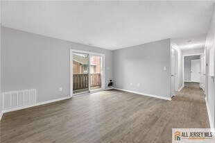 2415 Ravens Crest Dr in Plainsboro, NJ - Building Photo