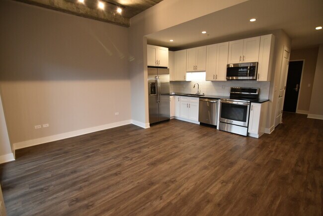 3833 N Broadway in Chicago, IL - Building Photo - Building Photo