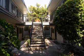 200 E 15th St in Oakland, CA - Foto de edificio - Building Photo