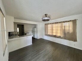 1930 Thomas St in Hollywood, FL - Building Photo