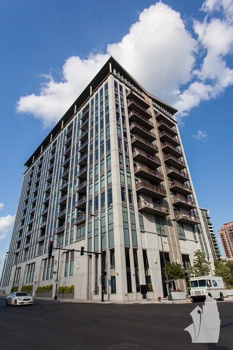 740 W Fulton St, Unit # 01209 in Chicago, IL - Building Photo