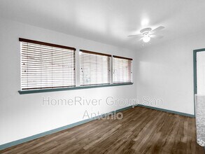 103 E Skyview Dr in San Antonio, TX - Building Photo - Building Photo