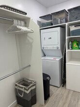 1023 N Gage Ave, Unit Casa Sebastian in Los Angeles, CA - Foto de edificio - Building Photo