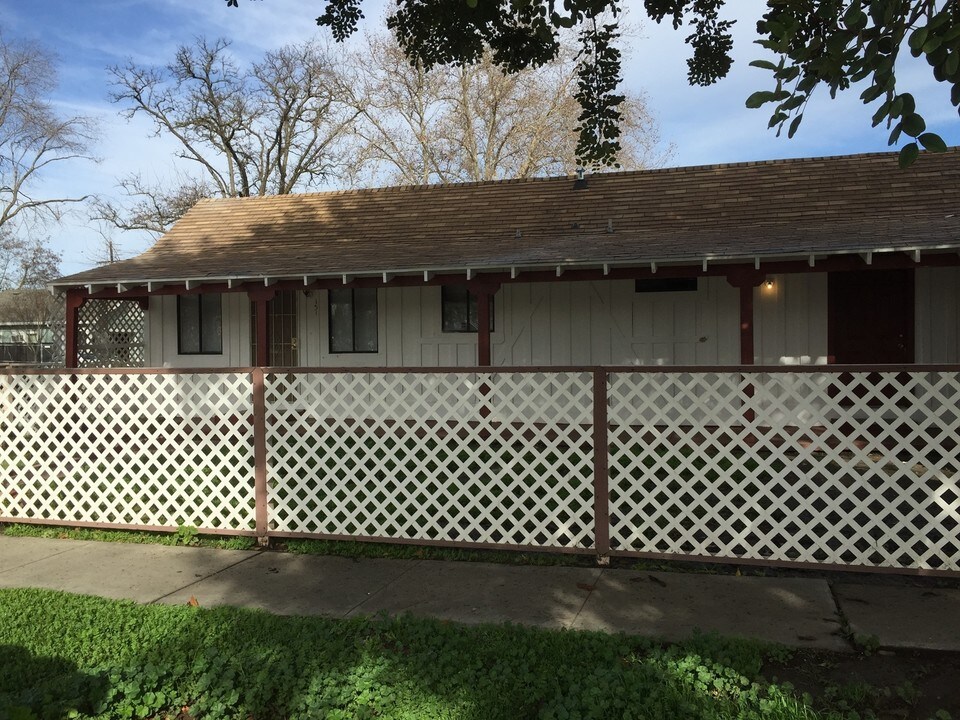 151 W 9th St in Tracy, CA - Building Photo