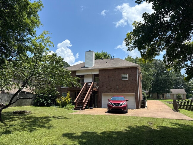 211 Lakeside Park Dr in Hendersonville, TN - Building Photo - Building Photo