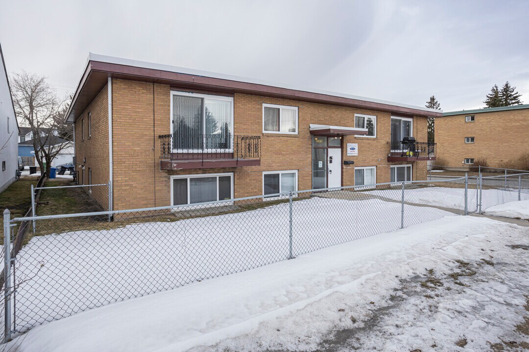 1637 20 Av NW in Calgary, AB - Building Photo