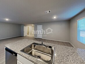 7330 Rosada Way in San Antonio, TX - Building Photo - Building Photo