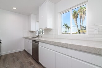 1310 W Valencia Dr in Fullerton, CA - Building Photo - Building Photo