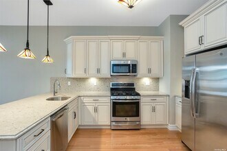 10 Wall St, Unit 2A in Huntington, NY - Building Photo - Building Photo