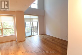 800-800 King St W in Toronto, ON - Building Photo - Building Photo