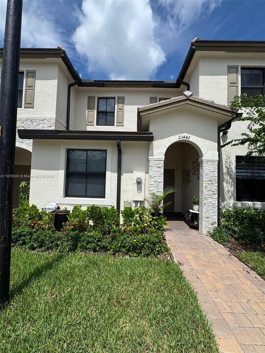 23442 SW 127th Pl in Homestead, FL - Building Photo