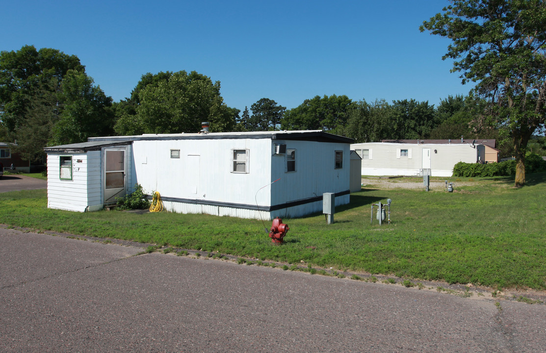 Mobile Home Court in Roberts, WI - Building Photo