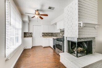 209 Wake Dr in Richardson, TX - Foto de edificio - Building Photo