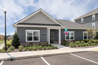 Walker Court Apartments in Columbia, TN - Building Photo - Building Photo