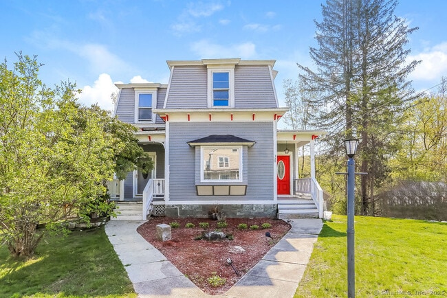 property at 220 Walnut St
