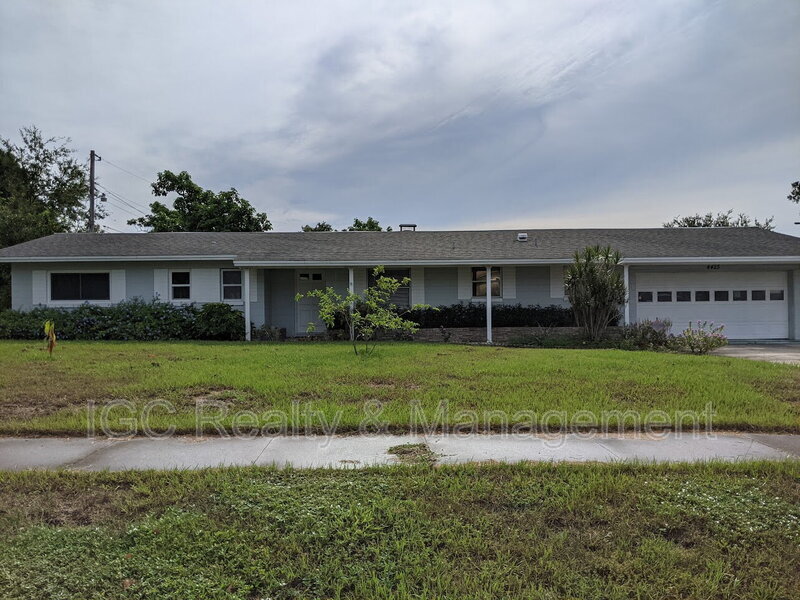 4425 Rosehill Ave in Titusville, FL - Foto de edificio