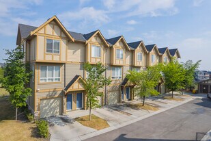 926 Sherwood Blvd NW in Calgary, AB - Building Photo