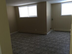 30-30 Westmount Rd W in Kitchener, ON - Building Photo - Building Photo